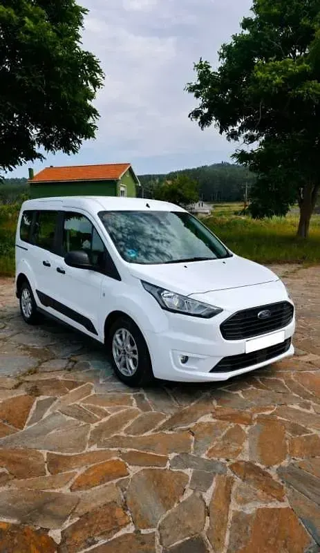 Usado Ford Tourneo Trend 120 CV (88 kW) 2021 Monovolumen