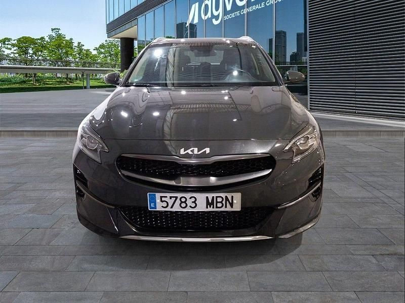 Usado Kia XCeed 120 CV (88 kW) 2022 Gris / plata SUV