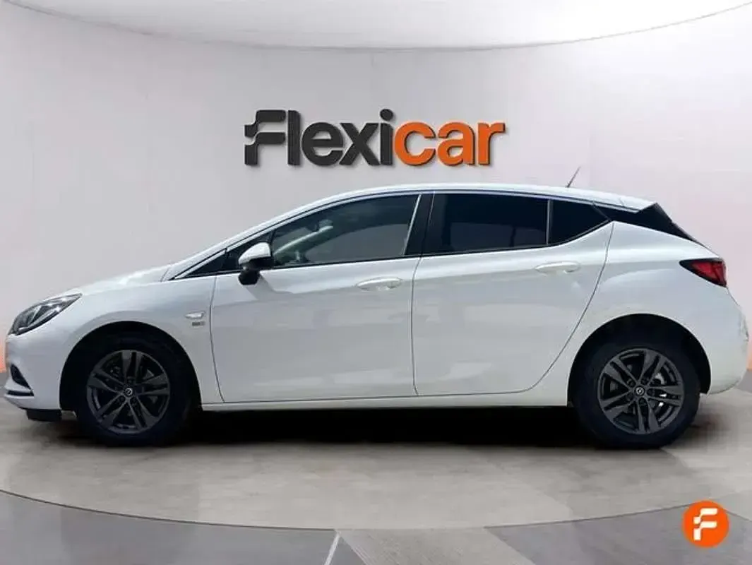 Usado Opel Astra Dynamic 110 CV (80 kW) 2019 Blanco Utilitario