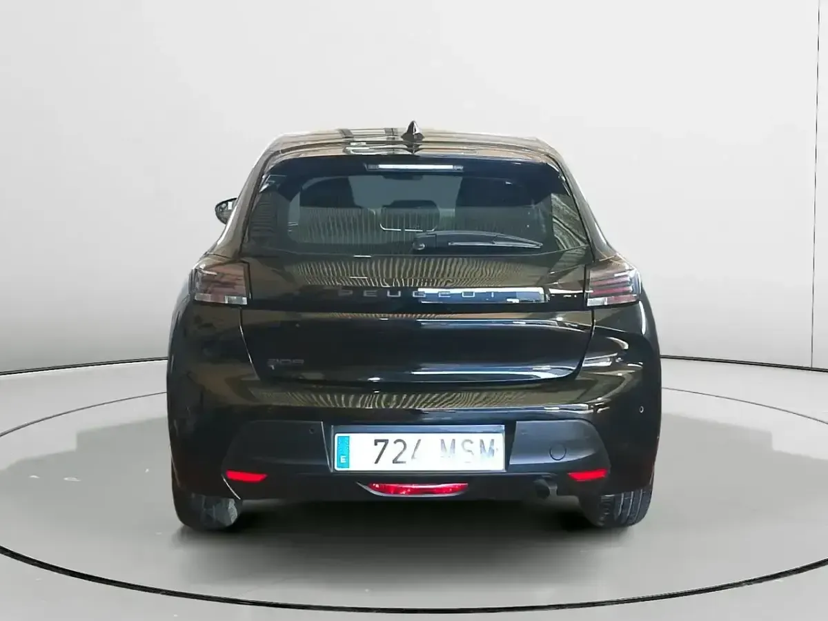 Usado Peugeot 208 Active 101 CV (74 kW) 2024 Negro Utilitario
