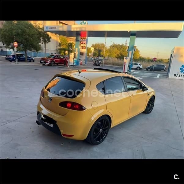 Usado Seat Leon 200 CV (147 kW) 2008 Amarillo Berlina
