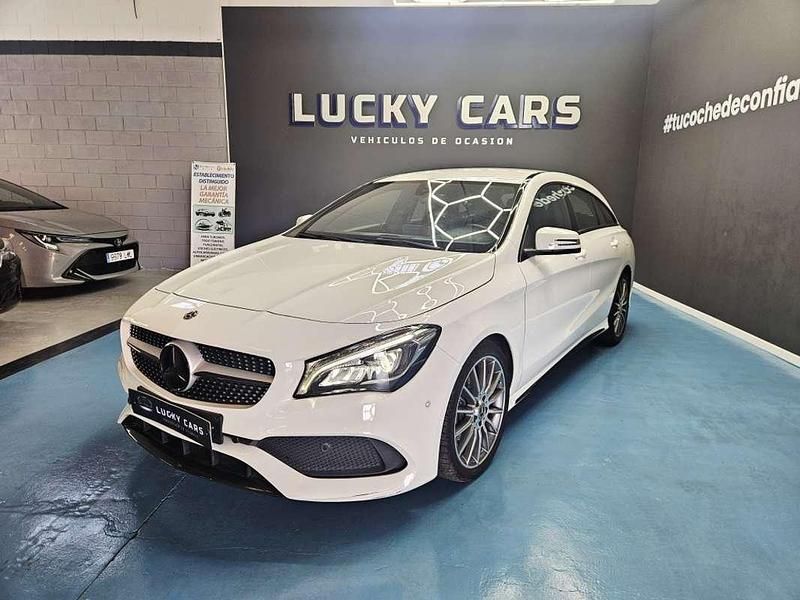 Usado Mercedes CLA180 Shooting Brake 122 CV (89 kW) 2018 Blanco Familiar