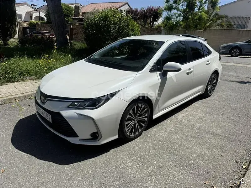 Usado Toyota Corolla Active 122 CV (89 kW) 2019 Blanco Berlina