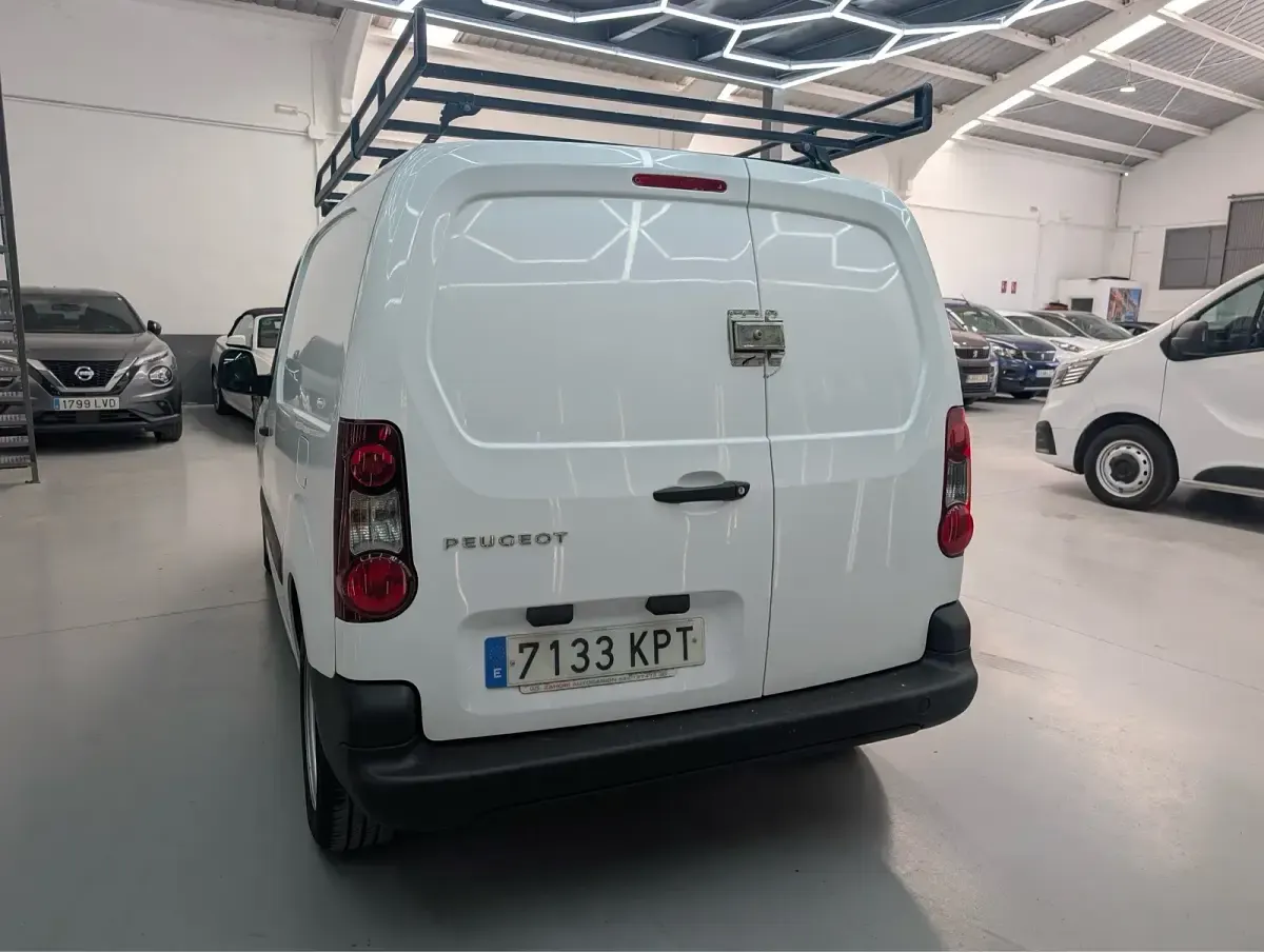 Usado Peugeot Partner 99 CV (72 kW) 2019 Blanco Monovolumen