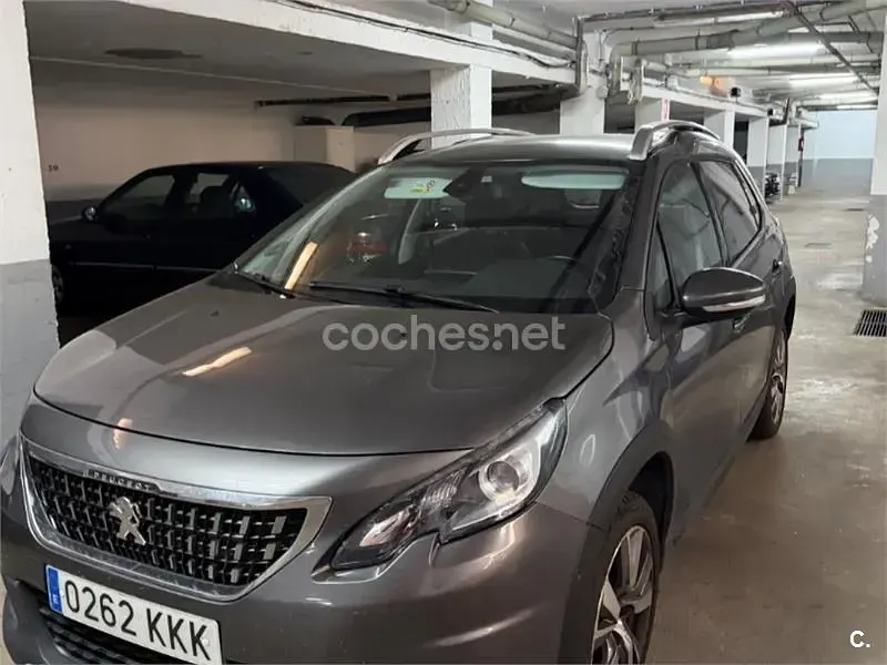 Usado Peugeot 2008 Allure 120 CV (88 kW) 2018 Gris / plata SUV