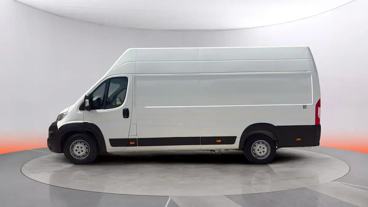 Usado Citroën Jumper 140 CV (102 kW) 2021 Blanco Monovolumen