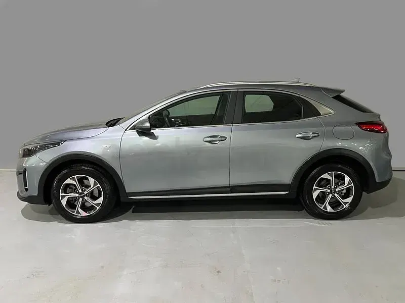 Usado Kia XCeed 140 CV (102 kW) 2025 Gris / plata SUV