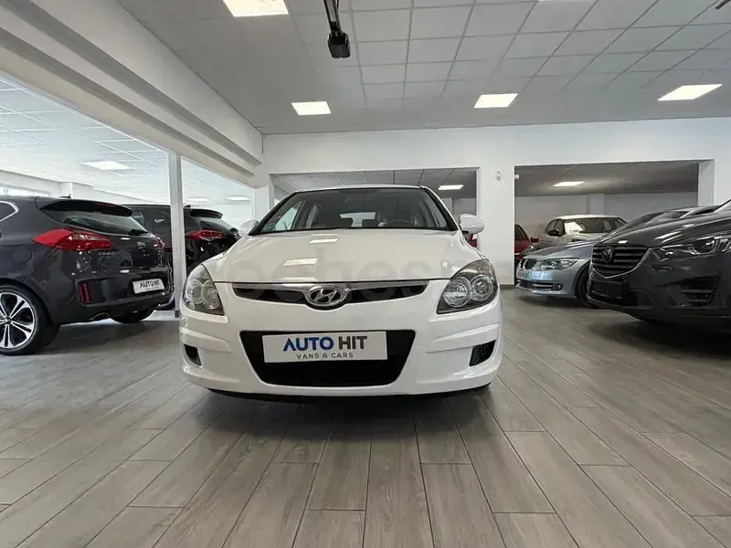 Usado Hyundai i30 Comfort 109 CV (80 kW) 2010 Blanco Berlina