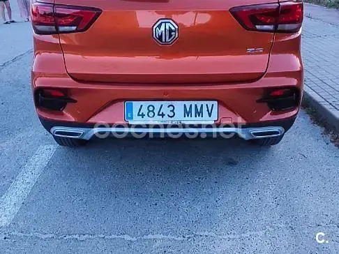 Usado MG ZS Luxury 106 CV (77 kW) 2024 Naranja SUV