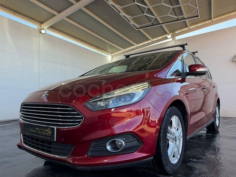 Usado Ford S-MAX Trend 150 CV (110 kW) 2017 Rojo Monovolumen