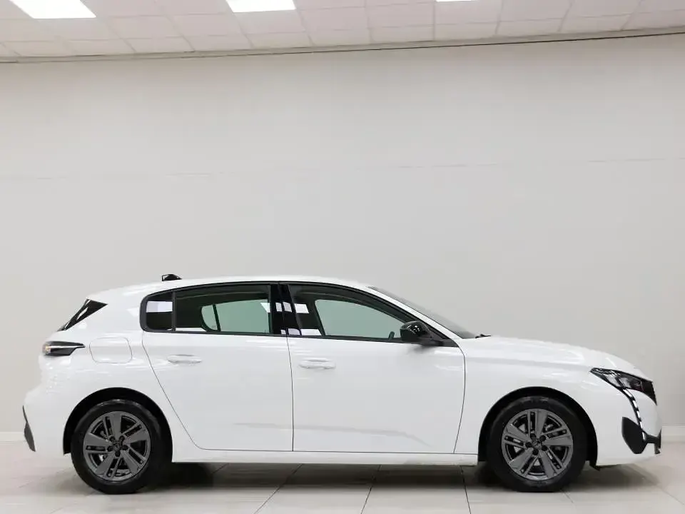 Usado Peugeot 308 Active 130 CV (95 kW) 2022 Blanco Berlina