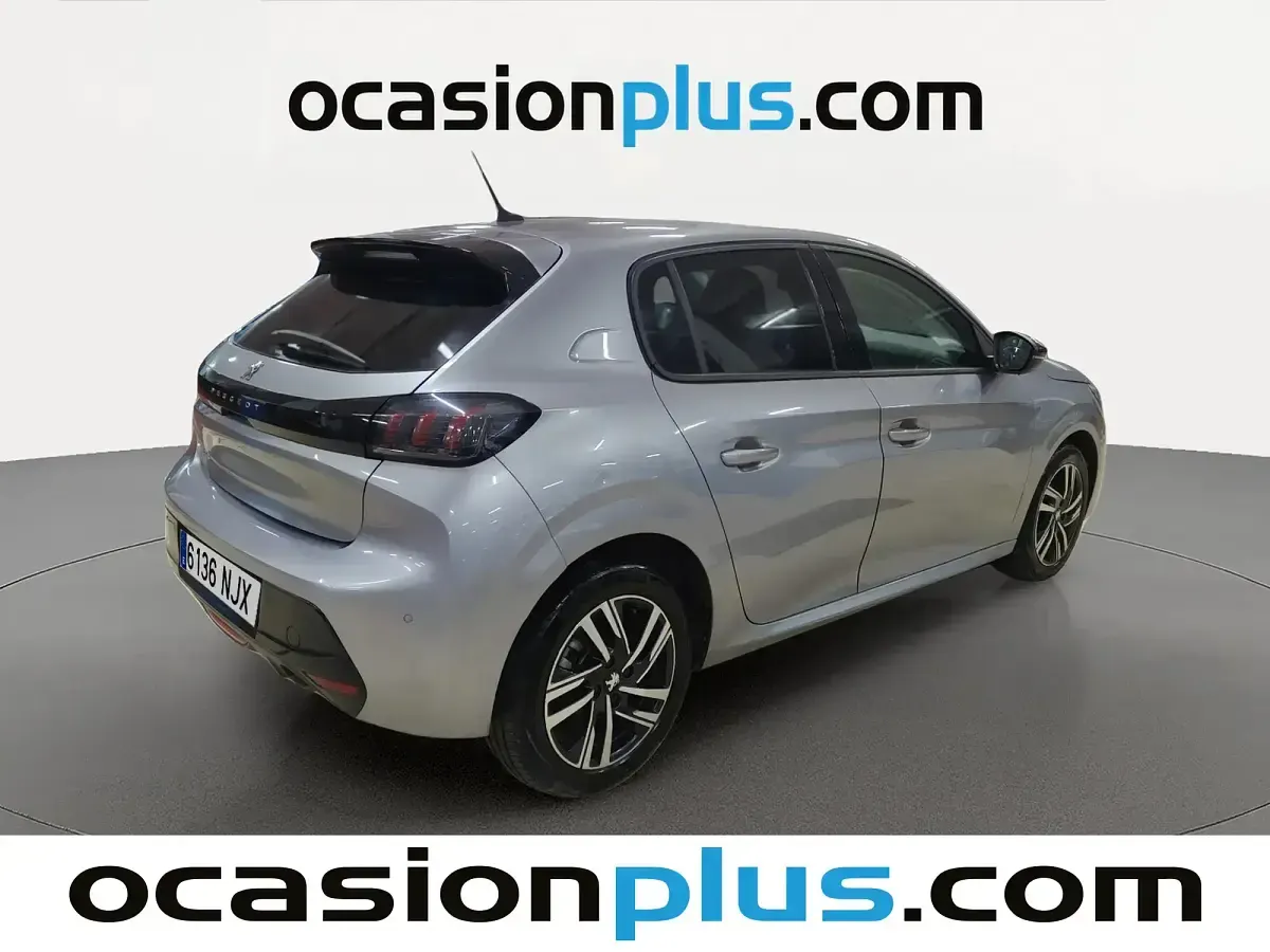 Usado Peugeot 208 Allure 100 CV (73 kW) 2023 Gris Utilitario