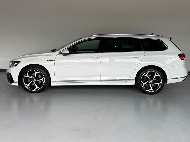 Usado VW Passat R-line 150 CV (110 kW) 2021 Blanco Familiar