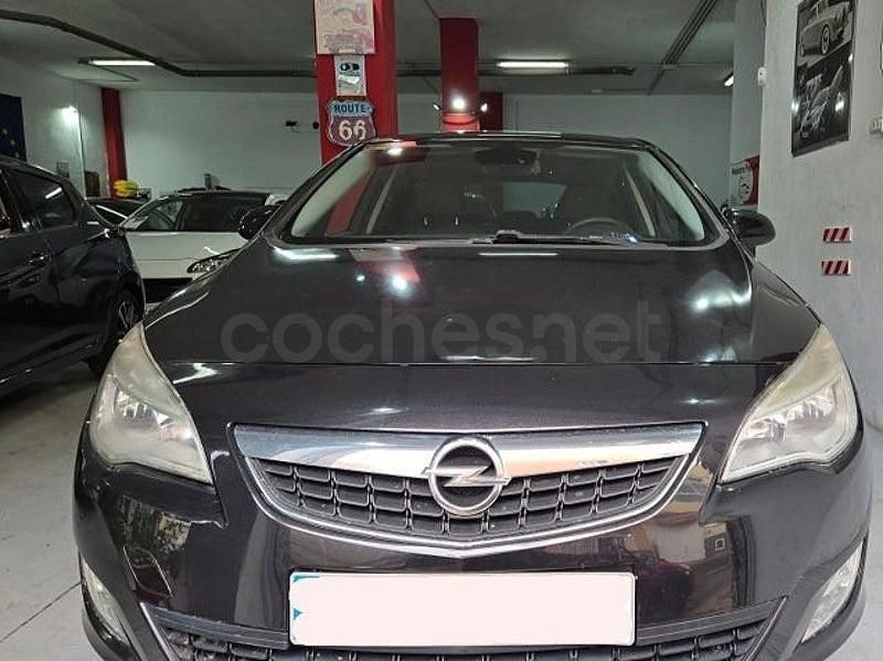 Usado Opel Astra Excellence 110 CV (80 kW) 2012 Negro Berlina