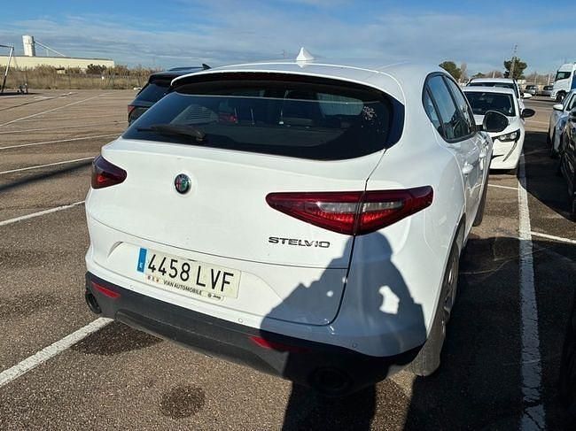Usado Alfa Romeo Stelvio Sprint 190 CV (139 kW) 2021 Blanco SUV