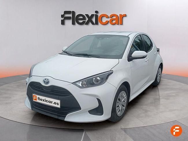 Usado Toyota Yaris Hybrid Active 116 CV (85 kW) 2021 Blanco