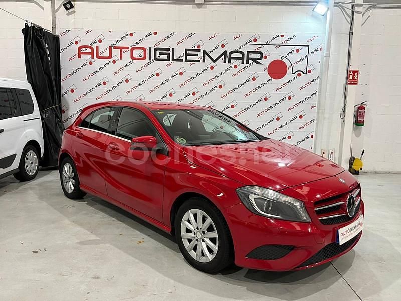 Rojo Usado 2013 Mercedes A180 Urban Berlina | 11.900 € (Un poco caro) - Imagen 1/4