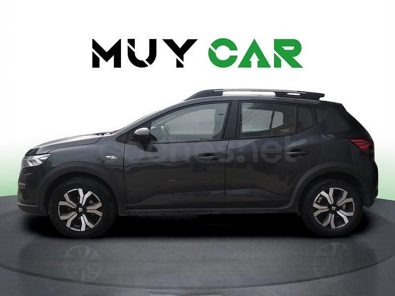 Usado Dacia Sandero Comfort 91 CV (66 kW) 2021 Gris / plata Berlina