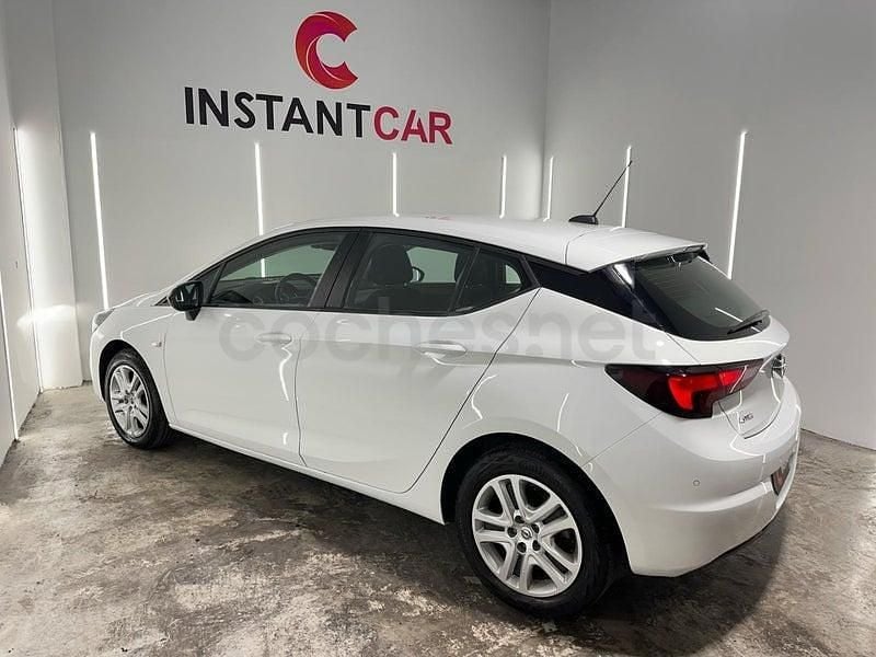 Usado Opel Astra Edition 110 CV (80 kW) 2021 Blanco Berlina