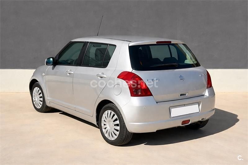 Usado Suzuki Swift GL 92 CV (67 kW) 2007 Gris / plata Utilitario