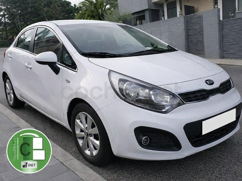 Usado Kia Rio 85 CV (62 kW) 2014 Blanco Berlina