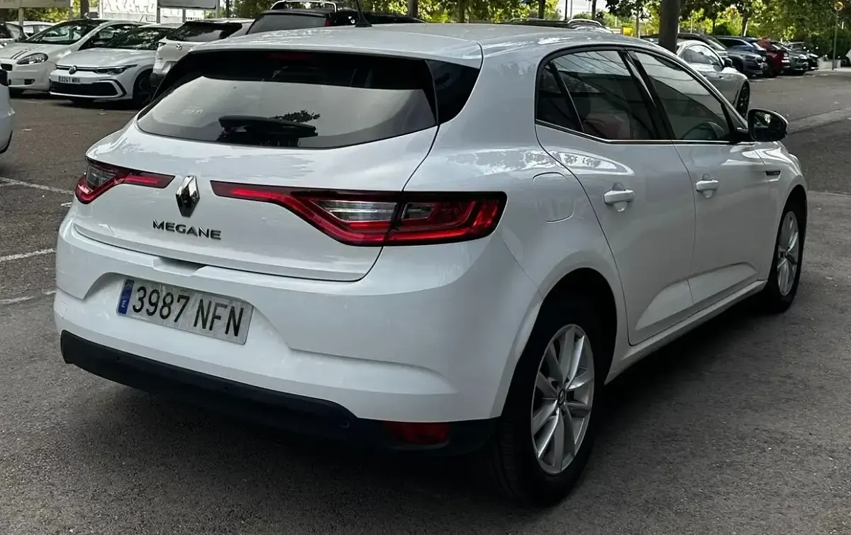 Usado Renault Mégane IV Zen 115 CV (84 kW) 2019 Blanco Berlina