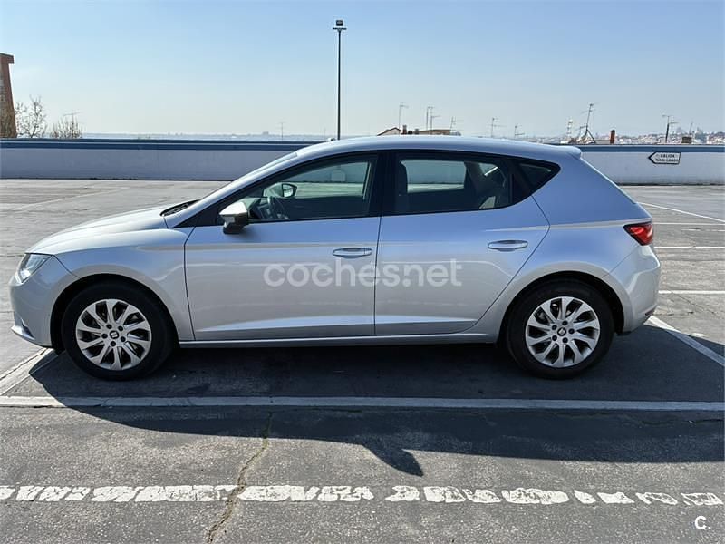 Usado Seat Leon Style 150 CV (110 kW) 2020 Gris / plata Berlina