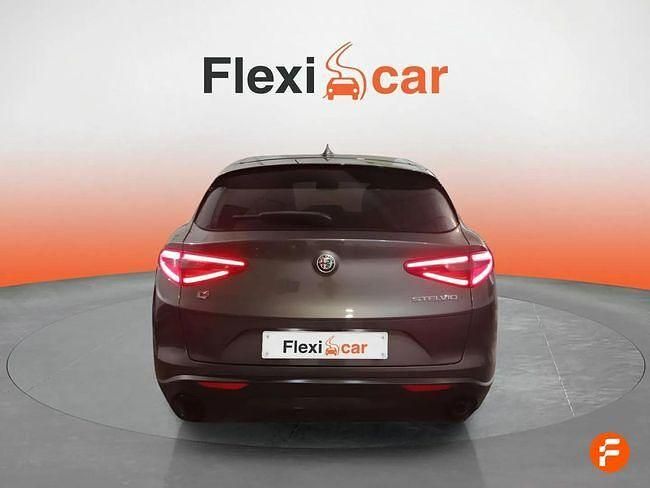 Usado Alfa Romeo Stelvio Sprint 190 CV (139 kW) 2022 Gris SUV