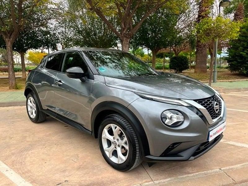 Usado Nissan Juke N-Connecta 114 CV (83 kW) 2021 Gris / plata SUV