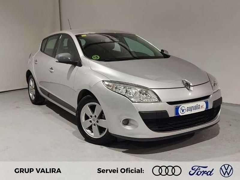 Usado Renault Mégane 106 CV (77 kW) 2010 Plateado Berlina