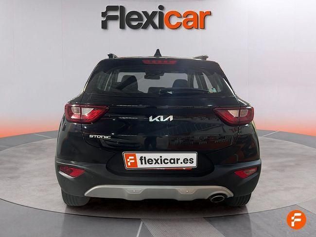 Usado Kia Stonic 84 CV (61 kW) 2023 Negro SUV