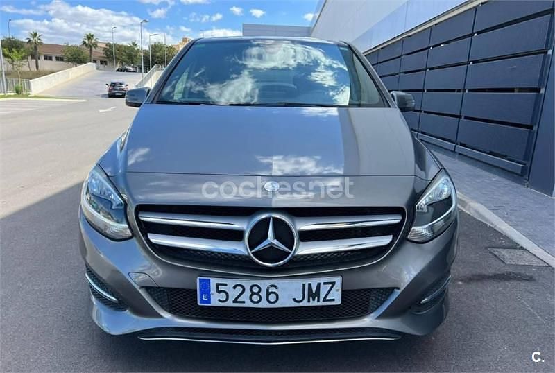 Usado Mercedes B180 Urban 109 CV (80 kW) 2015 Gris / plata Utilitario