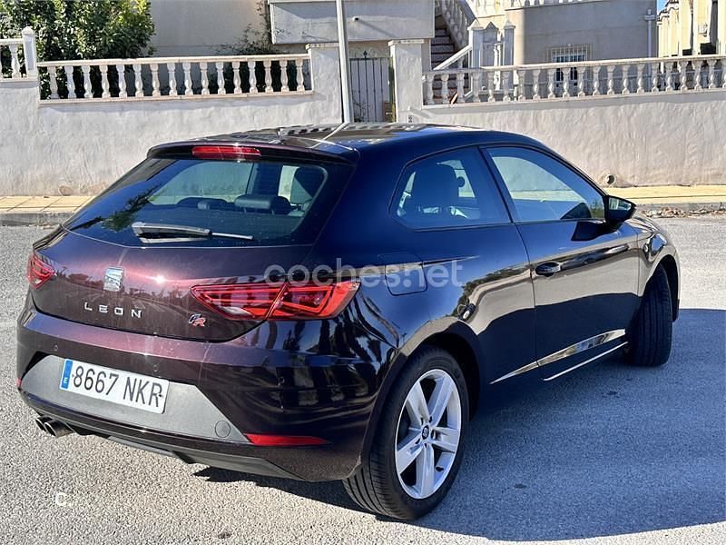 Usado Seat Leon FR 150 CV (110 kW) 2017 Granate Berlina