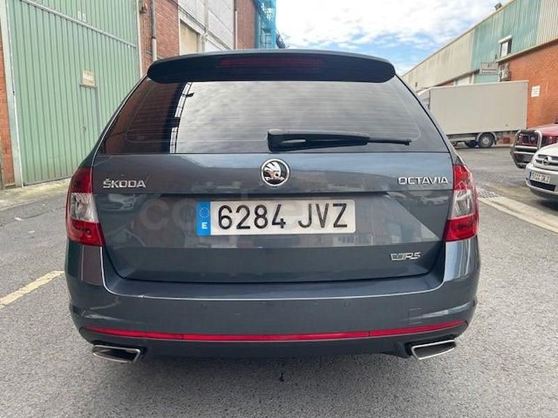 Usado Skoda Octavia RS 184 CV (135 kW) 2017 Gris / plata Familiar