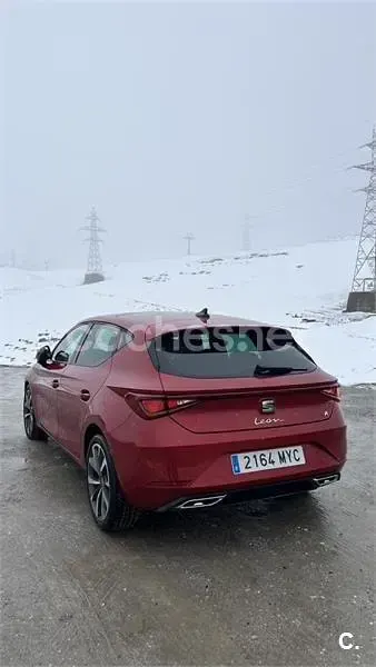 Usado Seat Leon FR 150 CV (110 kW) 2025 Rojo Berlina