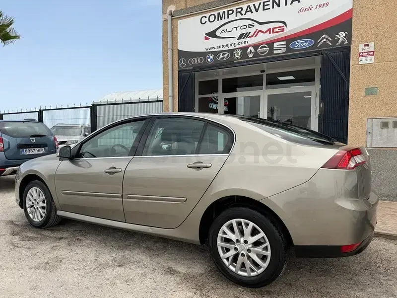 Usado Renault Laguna III 110 CV (80 kW) 2014 Marrón Berlina