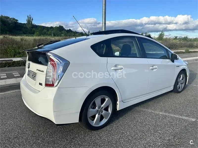 Usado Toyota Prius Advance 136 CV (100 kW) 2013 Blanco Berlina