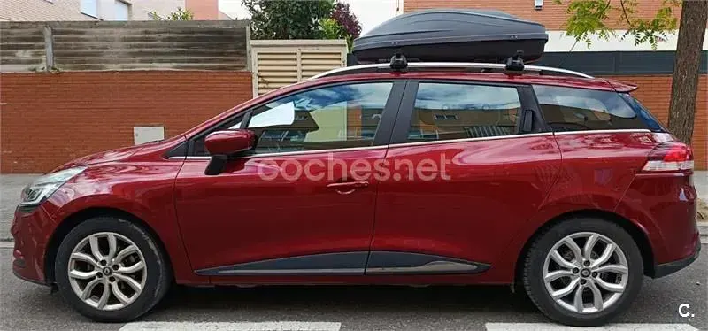 Usado Renault Clio Zen 90 CV (66 kW) 2016 Granate Familiar