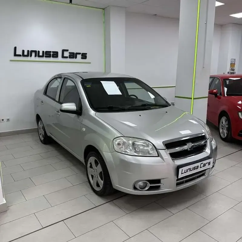 Usado Chevrolet Aveo LS 101 CV (74 kW) 2009 Gris / plata Berlina