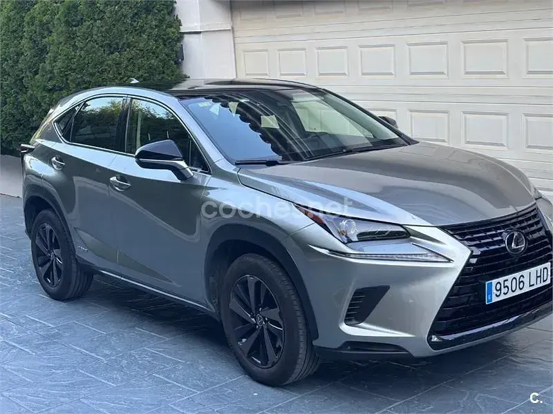 Usado Lexus NX300h Sport Line 197 CV (144 kW) 2020 Gris / plata SUV