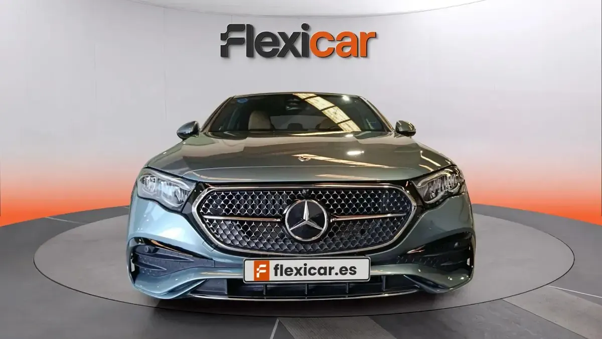 Usado Mercedes E300 313 CV (230 kW) 2024 Verde Berlina