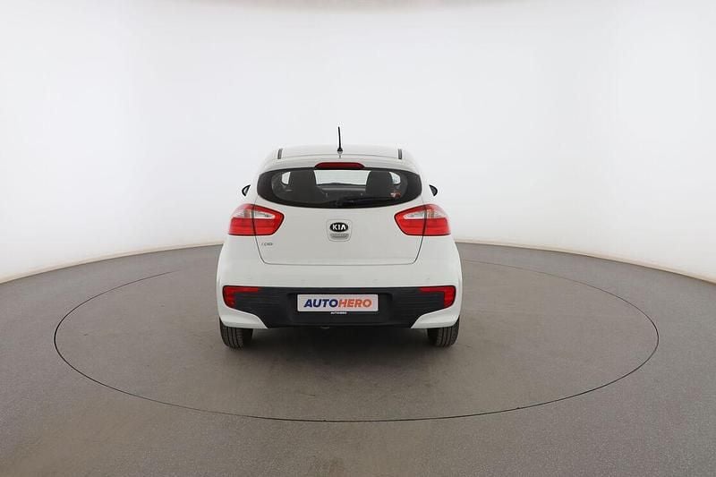 Usado Kia Rio 86 CV (63 kW) 2015 Blanco Berlina