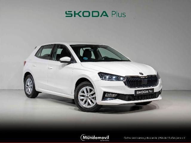 Blanco glaciar metalizado Usado 2024 Skoda Fabia Selection | 17.900 € (Caro) - Imagen 1/4