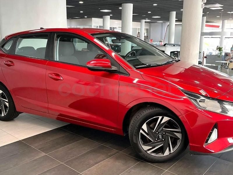 Usado Hyundai i20 101 CV (74 kW) 2021 Rojo Utilitario