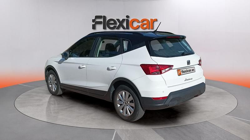 Usado Seat Arona Style 110 CV (80 kW) 2023 Blanco SUV