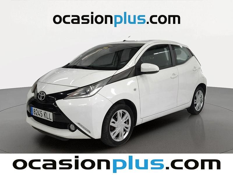 Begagnad Toyota Aygo X-play 69 HK (50 kW) 2018 Halvkombi