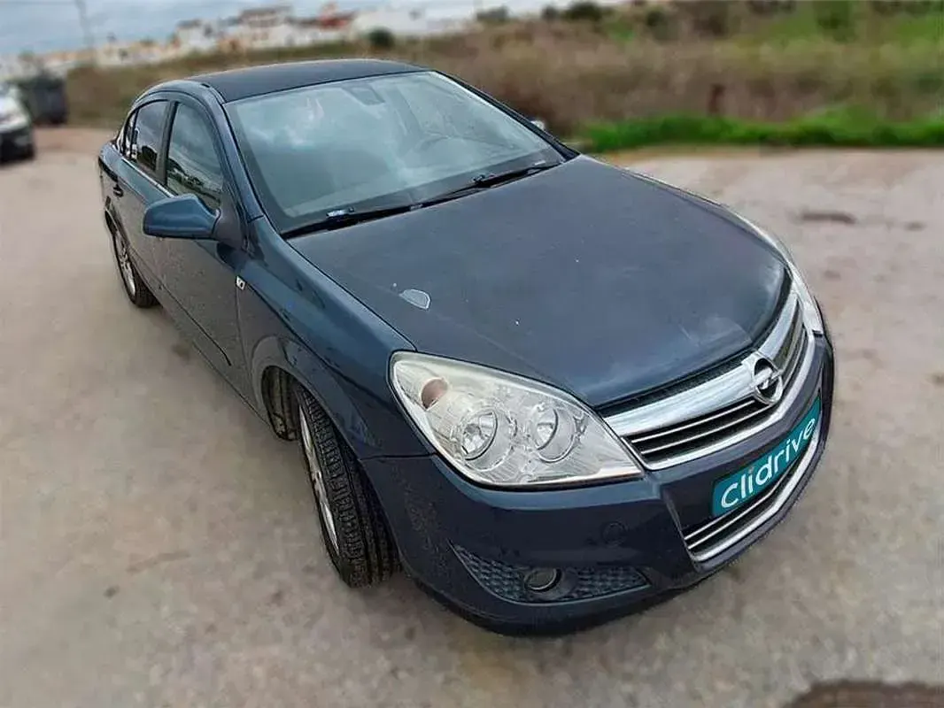 Usado Opel Astra Edition 110 CV (80 kW) 2010 Azul Berlina