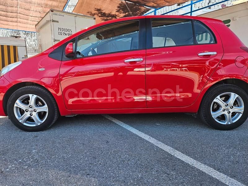 Rojo Usado 2010 Toyota Yaris Connect Style Berlina | 5500 € (Un poco caro) - Imagen 1/4