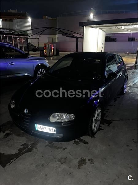 Usado Alfa Romeo 147 Distinctive 120 CV (88 kW) 2002 Negro Utilitario