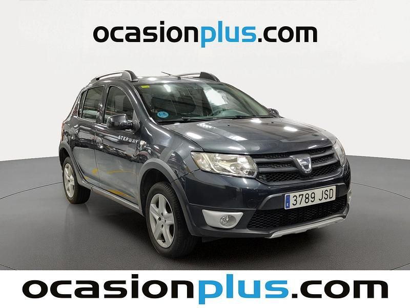Usado Dacia Sandero Stepway 90 CV (66 kW) 2016 Gris Utilitario